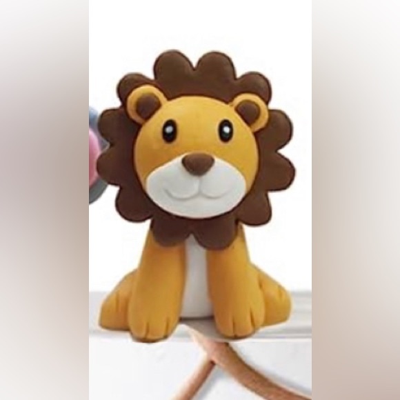 Six Safari Animal Cake Toppers 9 pcs including 3 trees and 6 animals - Picture 8 of 9